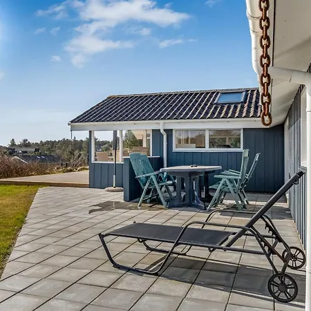 Gorjana - 500m From The Sea By Interhome